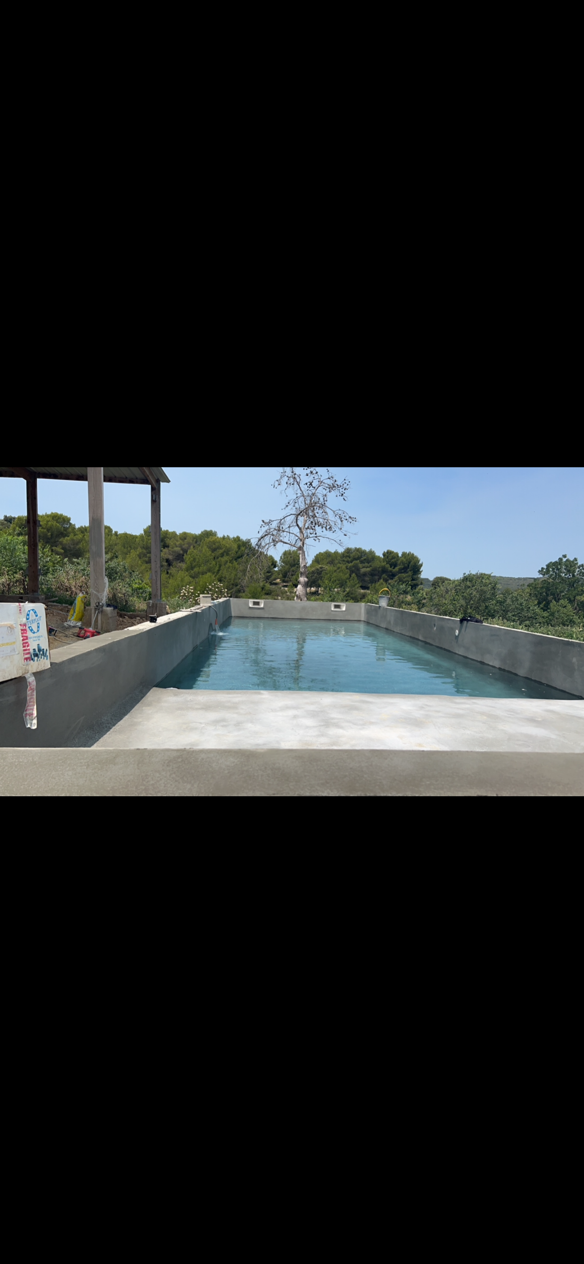 Piscine béton 14x4m finie et mise en eau à Saint-Pargoire — réalisation TMT Travaux